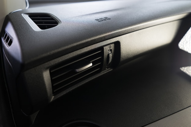 Airconditioner vent grill in een moderne auto