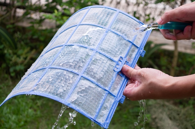 Airconditioner vuil filter schoonmaken