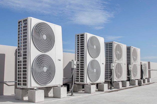 Airconditioning units op een dak