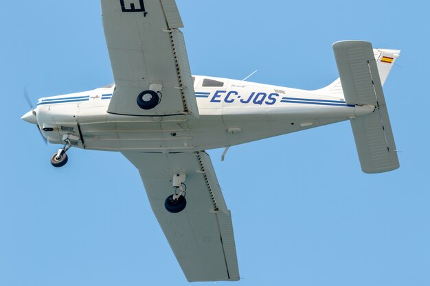 写真 航空機パイパー戦士