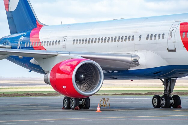 飛行前のメンテナンス用の航空機