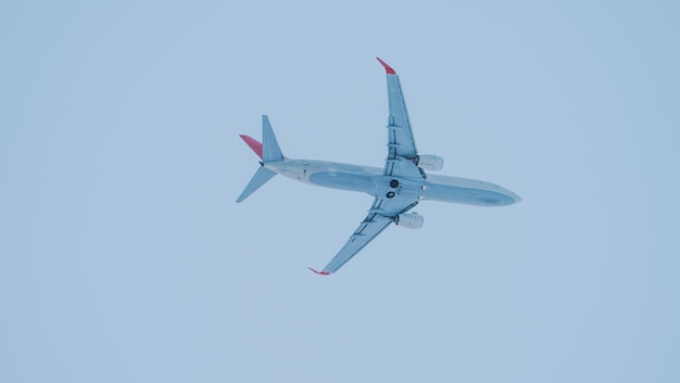 Foto aeroplano in aria vista ravvicinata