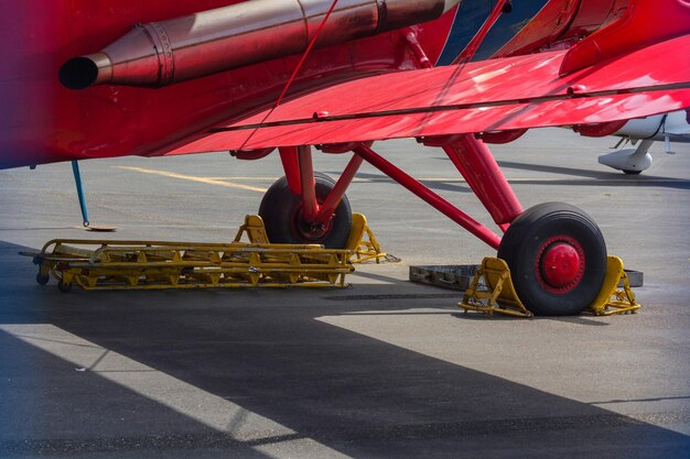 Photo airplane on airport runway