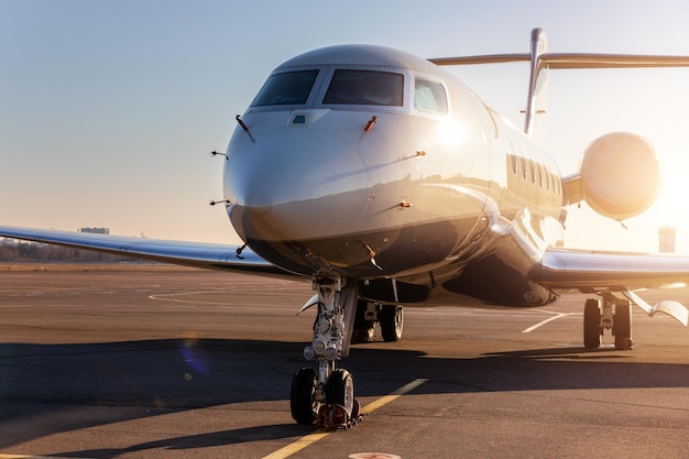 Photo airplane on airport runway