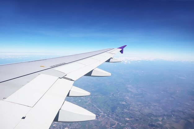 写真 空を飛ぶ飛行機