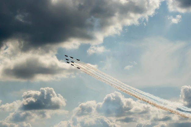 Photo airplane flying in sky