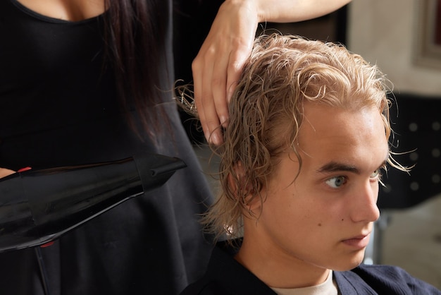 Airtouch hair stylist makes bouffant using comb on thin strands shatush technique for hair lightenin