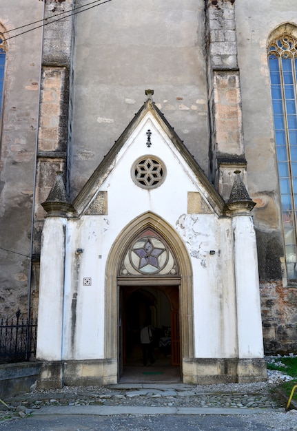 Foto ingresso della chiesa medievale di aiud