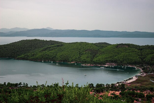マルマリスムーラトルコのAkbuk休暇のためのトルコのAk湾観光地