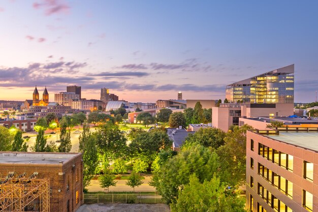 Photo akron ohio usa downtown skyline at dusk