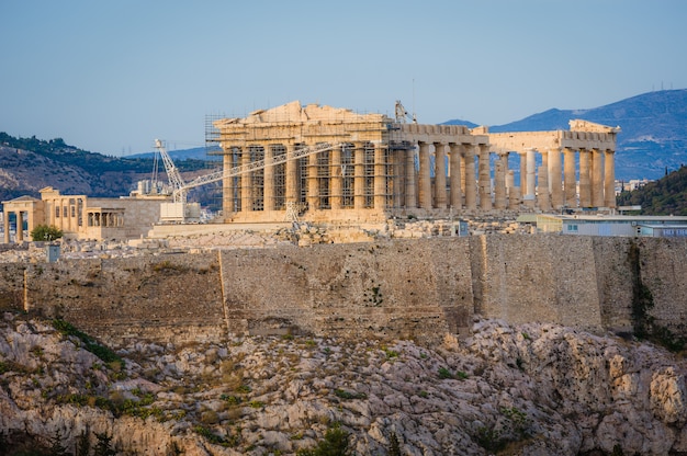 Akropolis in stralen van de zonsondergang