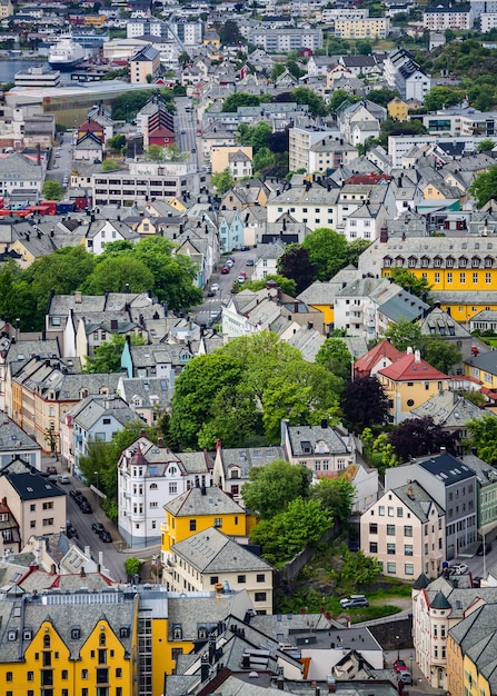 Aksla in de stad Alesund, Noorwegen. Het is een zeehaven en staat bekend om zijn concentratie van Art Nouveau-architectuur.