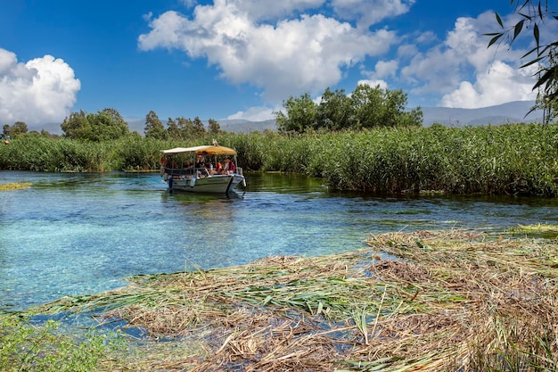 Akyaka - Mugla - Turkey, 2021년 5월 28일, 터키의 Akyaka 마을에서 Akyaka 강 전망.