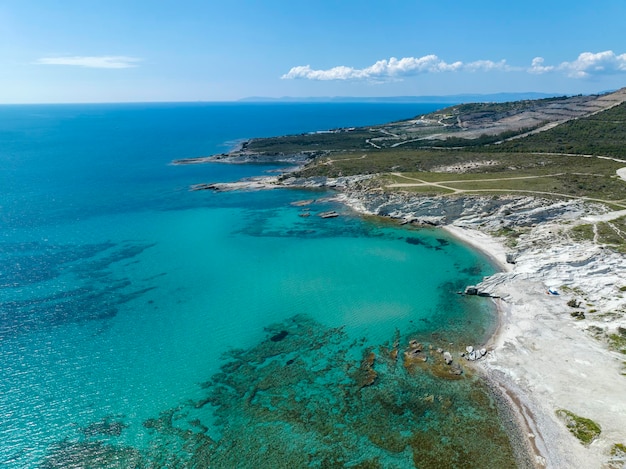 Cesme Town의 Alacati 해변, 드론이 있는 Delikli koy 조감도