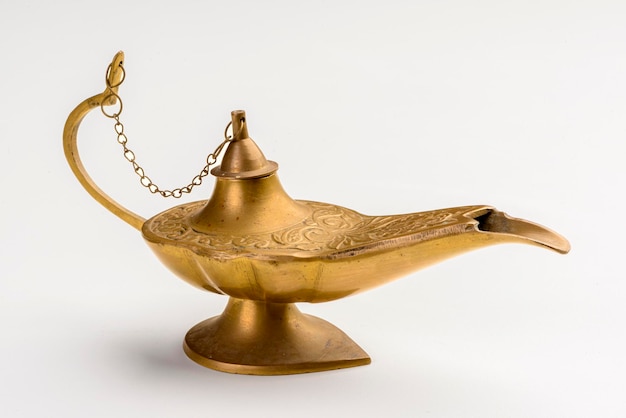 Photo aladdin's magic lamp isolated on white background