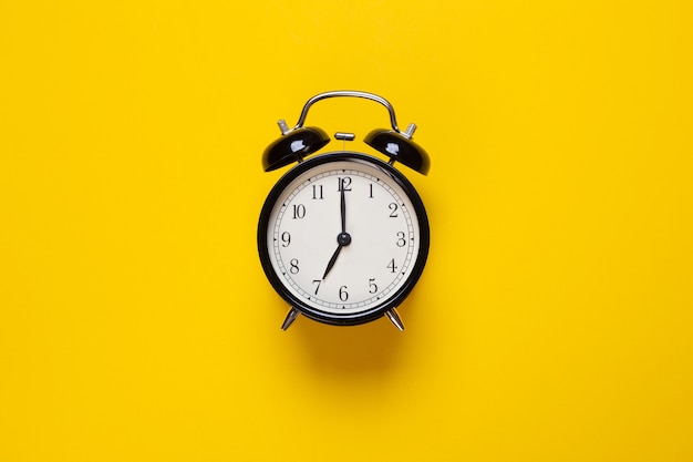 Photo alarm clock shows hour on a yellow background