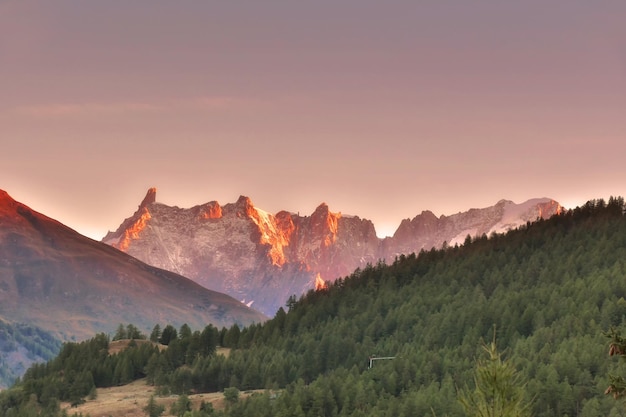 Photo alba sul dente del gigante