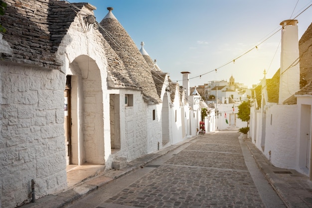 Alberobello-stad in Italië beroemd om zijn hictorische trullo-huizen