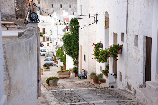 Foto città di alberobello in italia famosa per le sue case hictoric di trullo