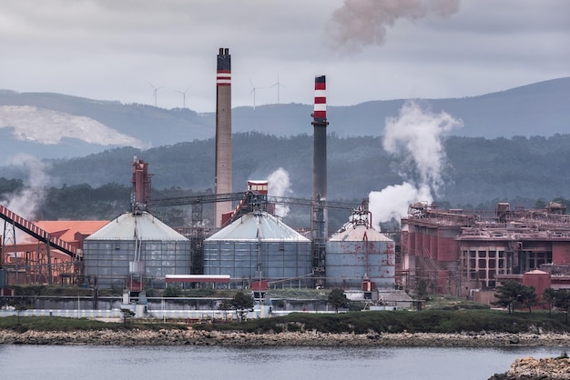 Foto stabilimento di alluminio alcoa a san cibrao lugo