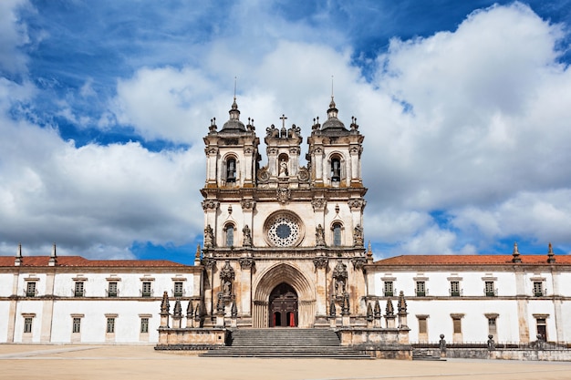 Photo the alcobaca monastery is a mediaeval roman catholic monastery in alcobaca, portugal