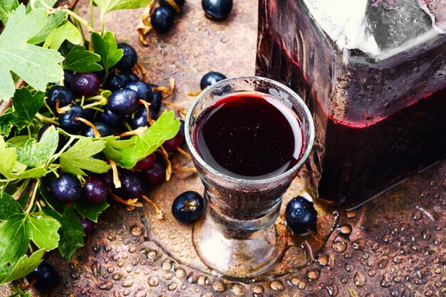 Alcohol currant drink