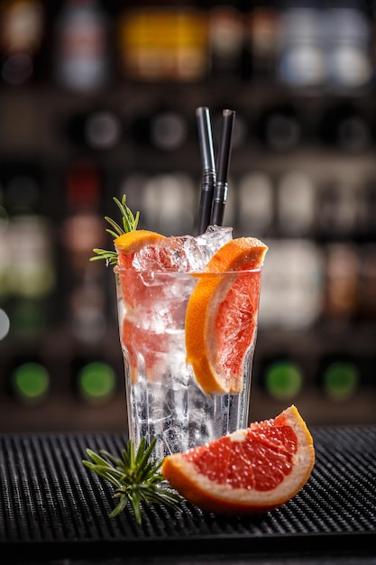 Alcoholic cocktail with grapefruit