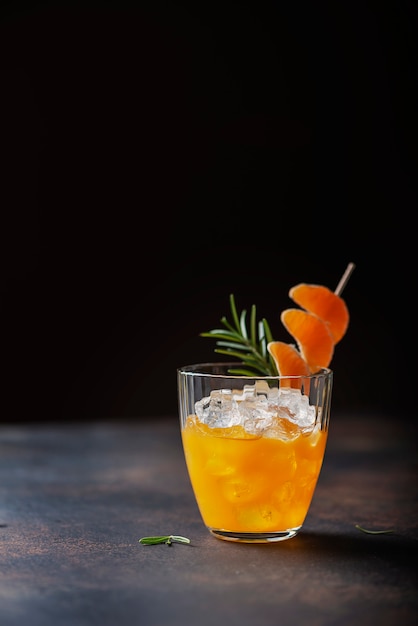 Alcoholic cocktail with mandarins