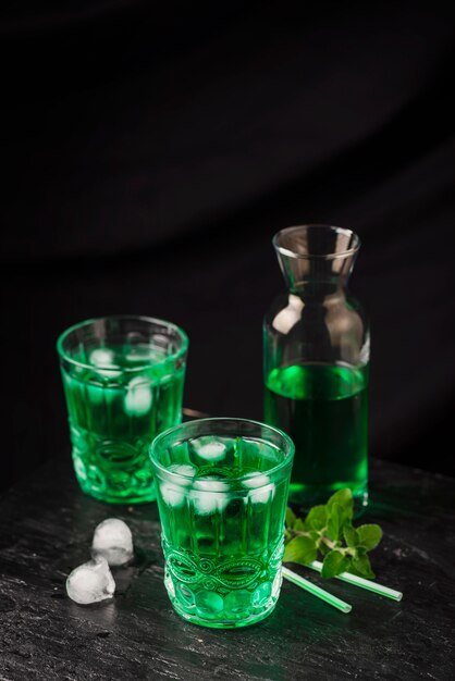 Alcoholische groene cocktail