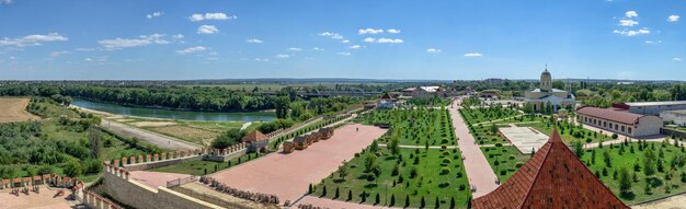 Photo alexander nevsky park and tighina fortress in bender transnistria or moldova