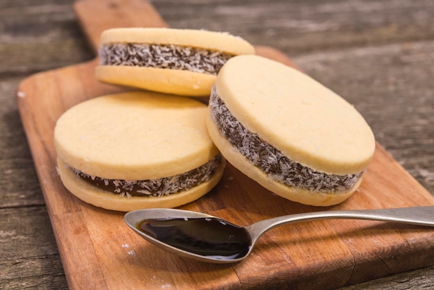 Foto alfajores heerlijke traditionele argentijnse karamelsaus