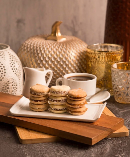 Alfajores Peruaans Argentijns dessert kleine porties zoet koffiepauze melk potje