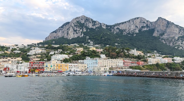Algemeen beeld van Capri-eiland in Napels, Italië