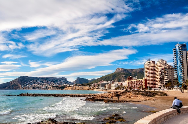 Algemeen beeld van het strand van calpe spanje