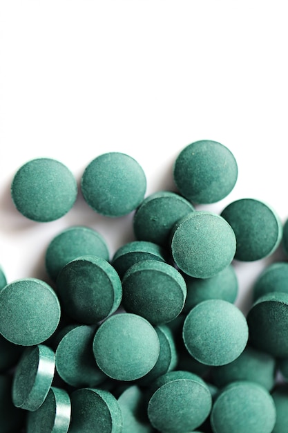 Algen spirulina tabletten. Super eten concept.