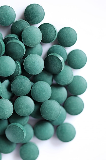 Algen spirulina tabletten. super eten concept.