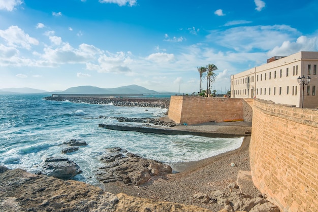 Alghero kust op een winderige dag