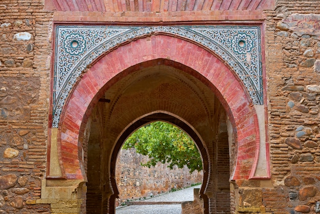 Alhambra-boog Puerta del vino in Granada