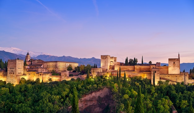 Alhambra zonsondergang in Granada van Spanje