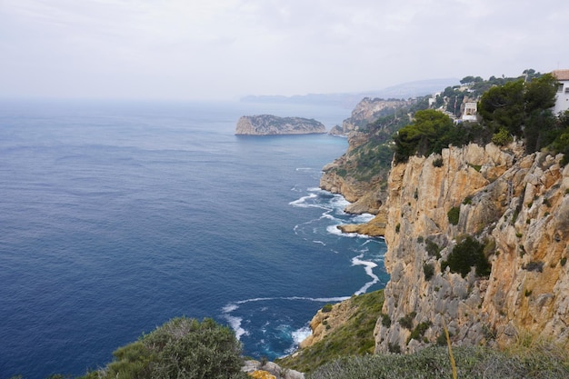 멋진 해변을 따라 산책하는 알리칸테 해안 Javea Altea