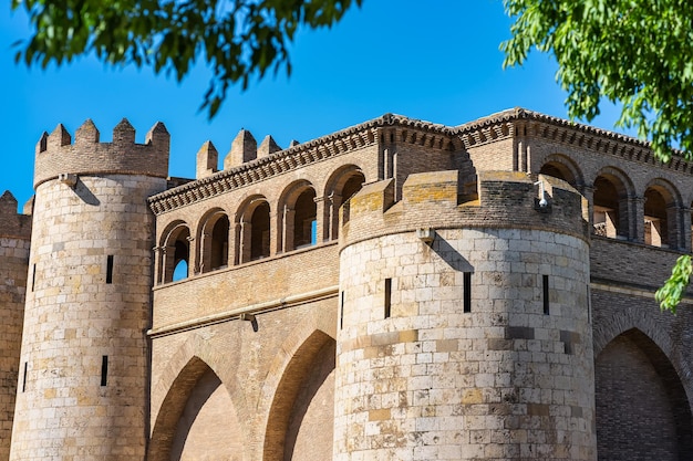 Aljaferia een versterkt middeleeuws islamitisch paleis in Zaragoza, Spanje