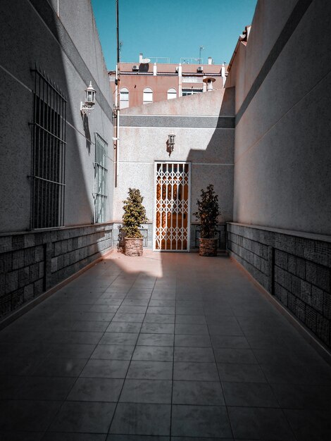 Photo alley amidst buildings in city