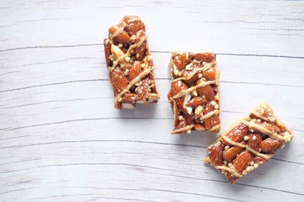 Photo almond and oat protein bars on table