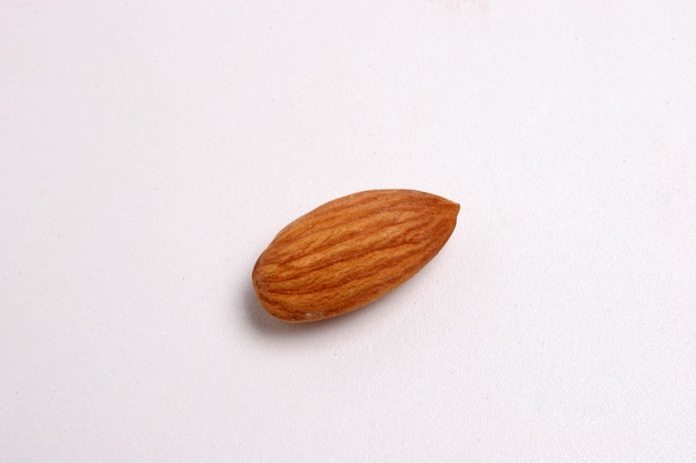 Photo a almond on a white background