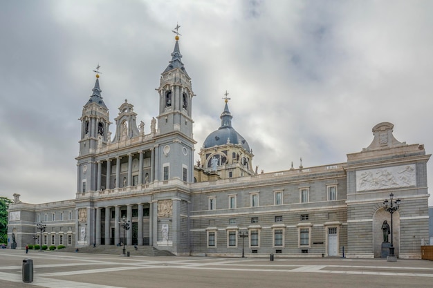 Photo the almudena's cathedral in madrid