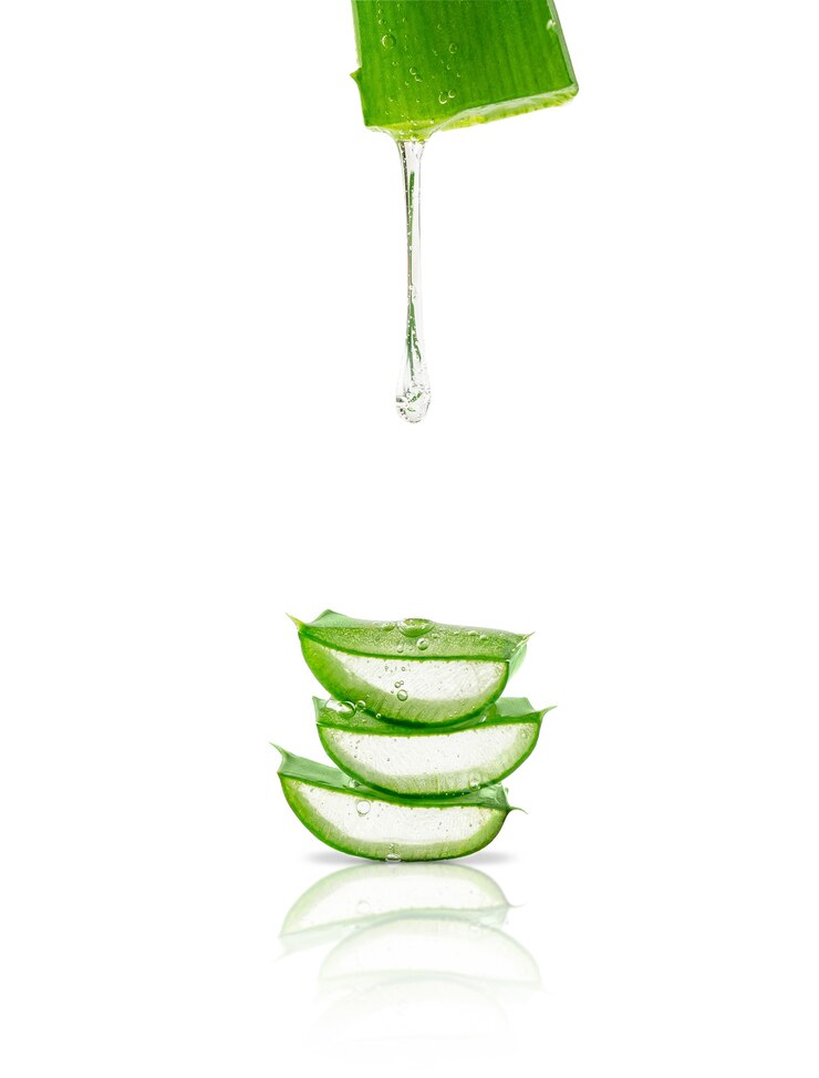 Photo aloe vera gel dripping over sliced leaves isolated on white background. skin care concept