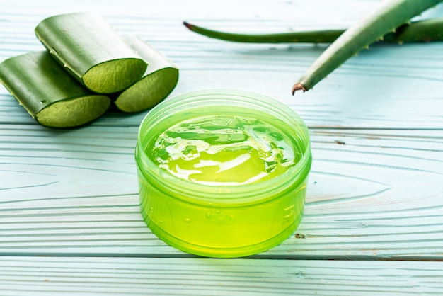 Gel di aloe vera con aloe a fette