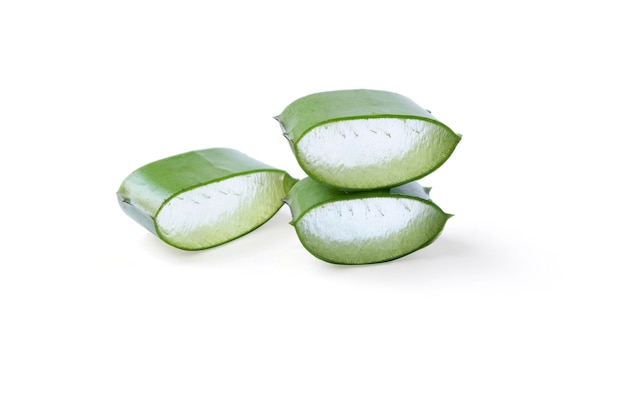 Aloevera geïsoleerd op witte achtergrond