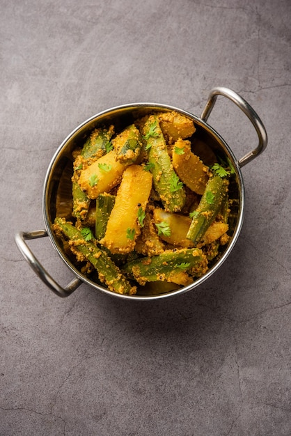 Aloo Potol or Dalna Recipe is a traditional sabzi from bengal made with potato pointed gourd