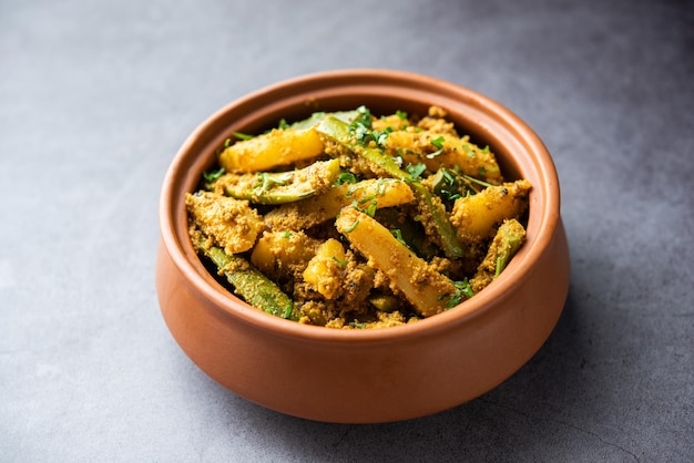 Aloo Potol or Dalna Recipe is a traditional sabzi from bengal made with potato pointed gourd